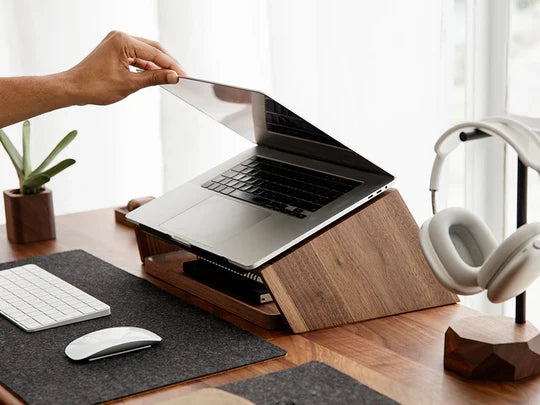 Jak vytěžit maximum z malého stolu: Průvodce organizací a ergonomií